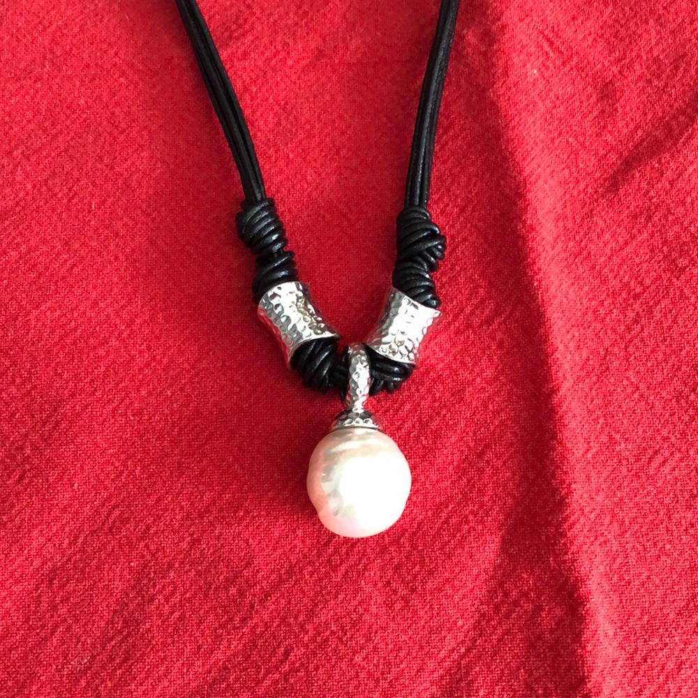 Large pearl with silver on leather necklace